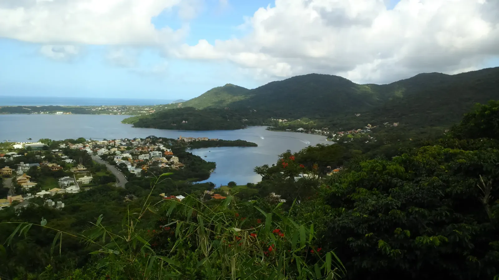 La Lagoa da Conceição y los cerros del este vistos desde el mirador