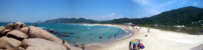 Vista panorámica de la Praia Mole, en Florianópolis