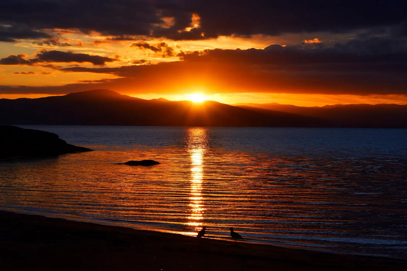 Pôr do sol na Praia do Sambaqui, em Florianópolis