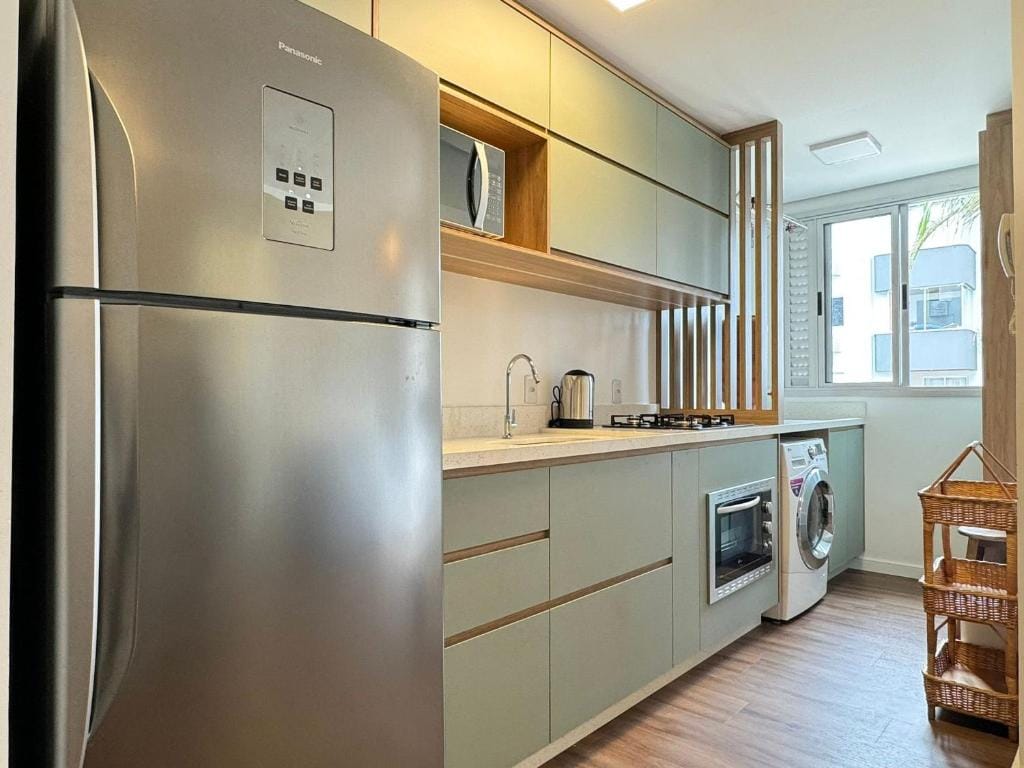 Sala e cozinha do Apartamento no Jurerê Open Shopping