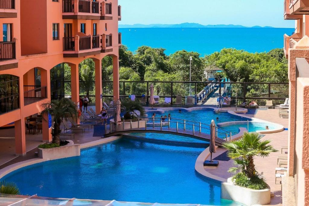 Destino Floripa Jurerê Beach Village com piscina e acesso à praia