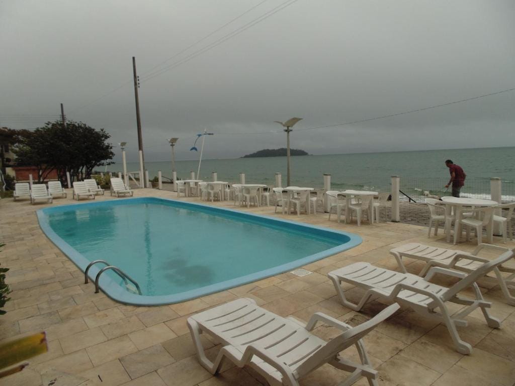Piscina e área externa do Lexus Beira Mar