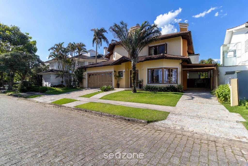 Casa Duplex com piscina em Jurerê Internacional