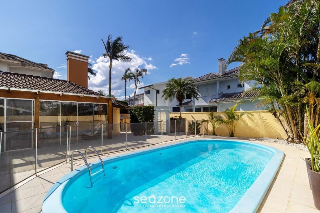 Área interna da Casa Duplex em Jurerê Internacional