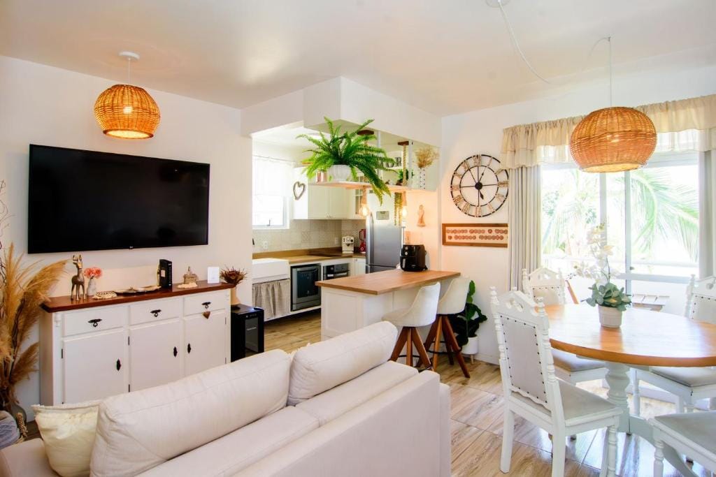 Apartamento Romântico & Completo na Avenida dos Búzios em Jurerê