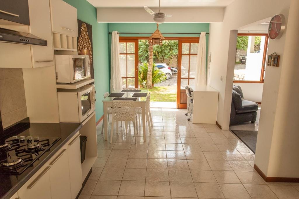 Interior da Casa pé na areia Praia Mole
