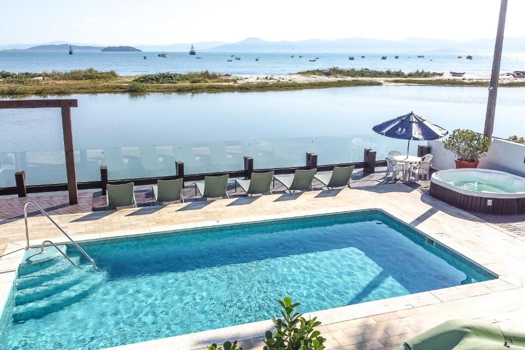 Hotel Costa Norte Ponta das Canas em praia calma ideal para crianças em Florianópolis