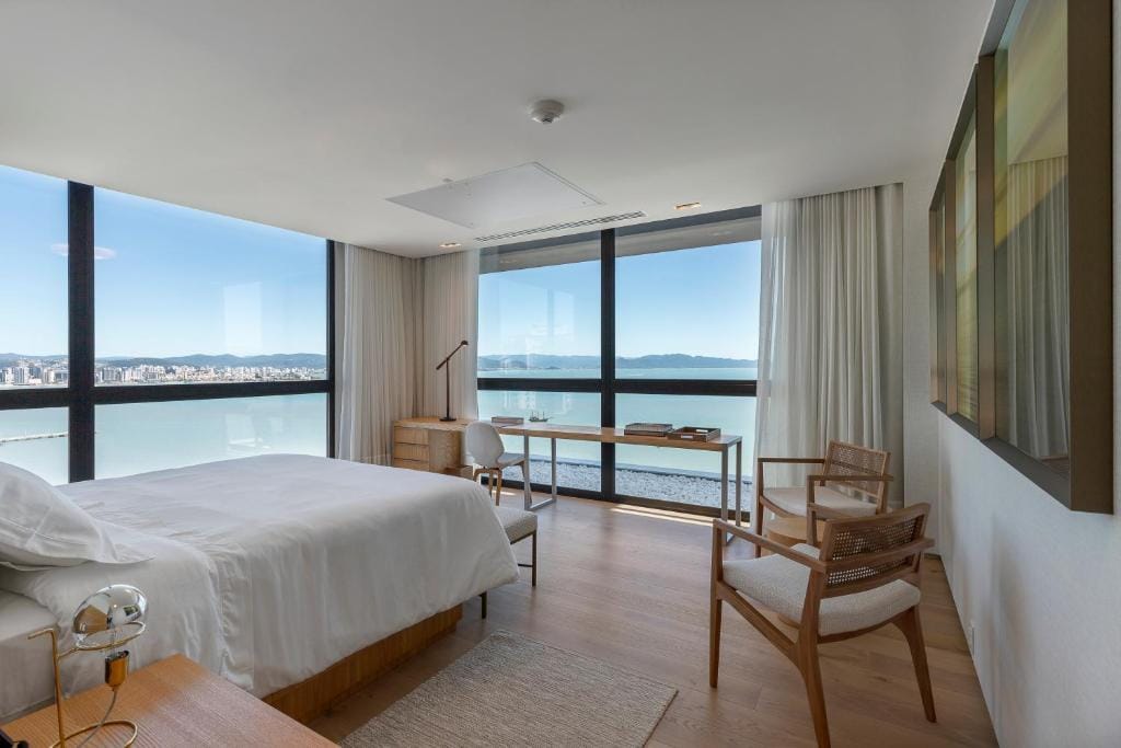Quarto com vista para o mar no LK Design Hotel Florianópolis