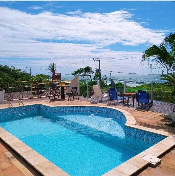 Piscina da Pousada Bangalôs da Mole