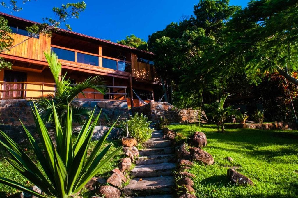 Apartamento com varanda no Sunset Strip Eco Apartments